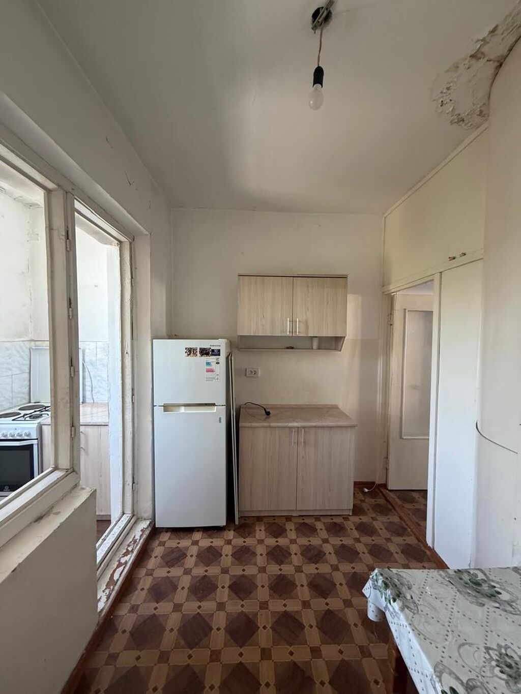 2 комнаты, 38 м², Киргизия 1 105 серия, 2 этаж, Старый ремонт: фото 3