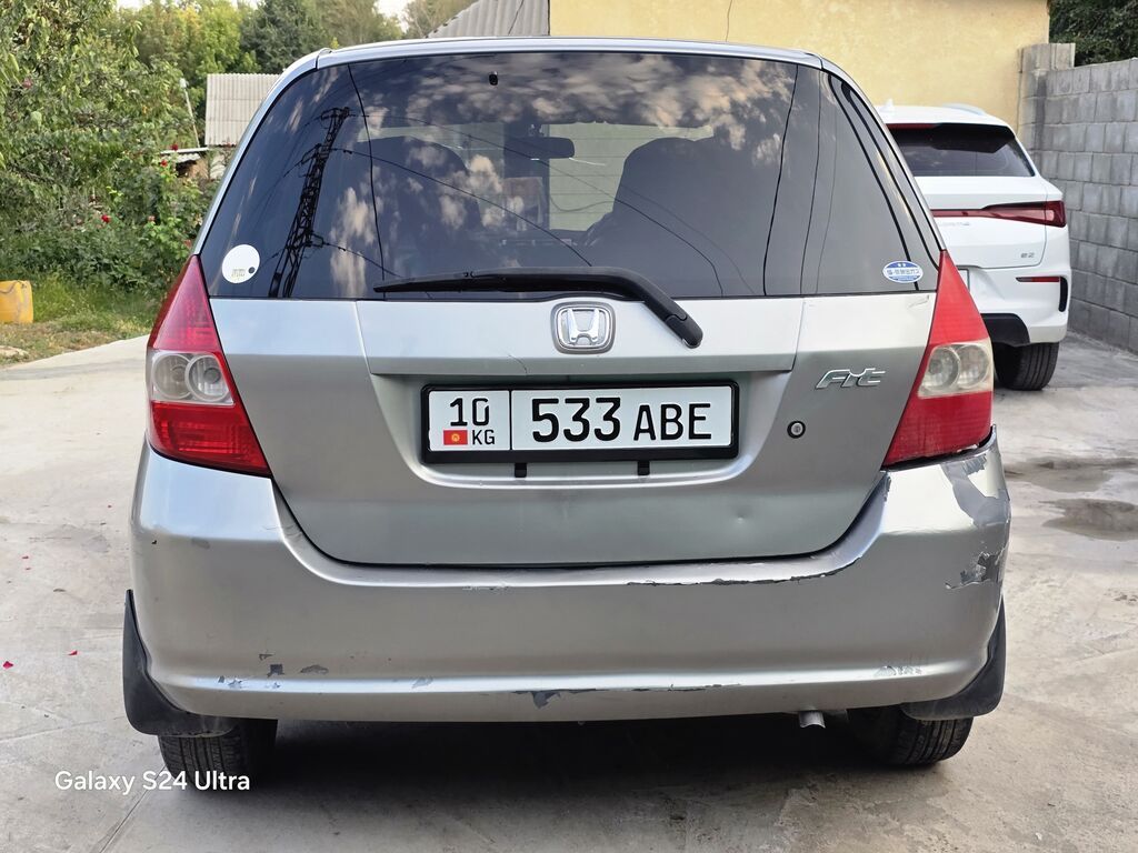 Honda Fit: 2004 г., Автомат, Бензин, Хэтчбэк: фото 4