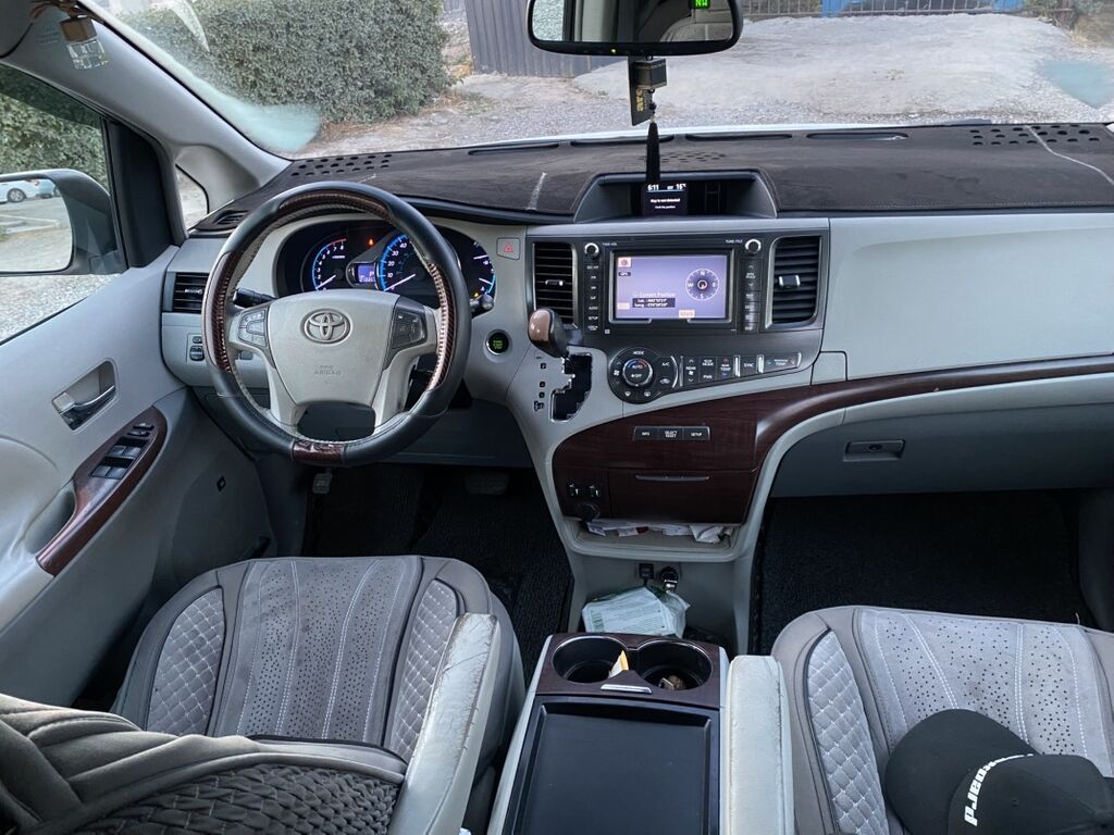 Toyota Sienna: 2011 г., 3.5 л, Автомат, Бензин, Минивэн: фото 5
