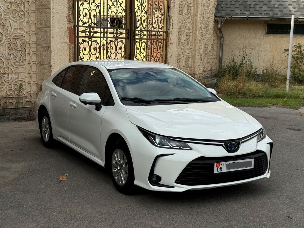 Toyota Corolla: 2019 г., 1.8 л, Вариатор, Гибрид, Седан: фото 2