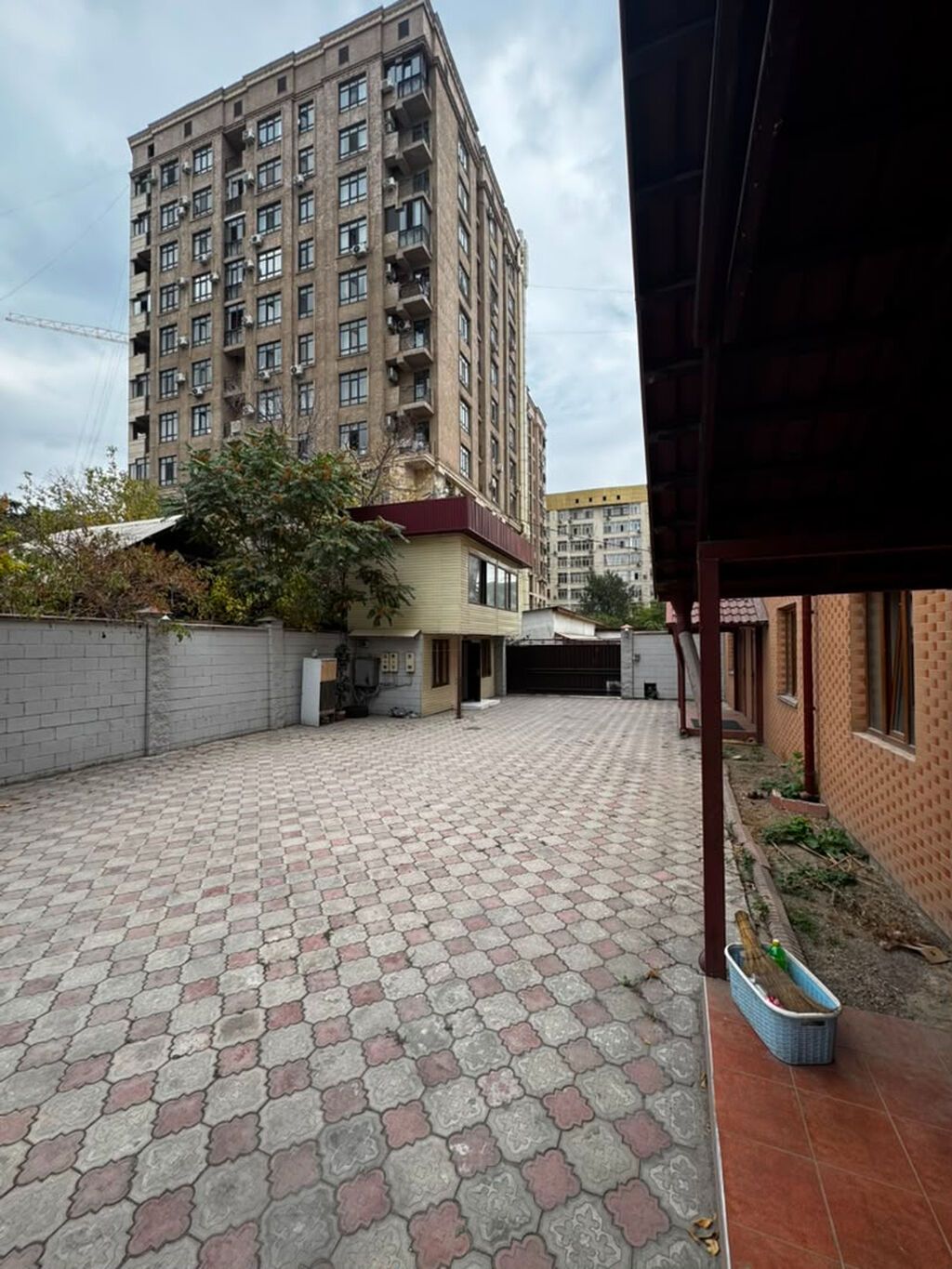 1300 м², 6 комнат и более, Филармония: фото 5