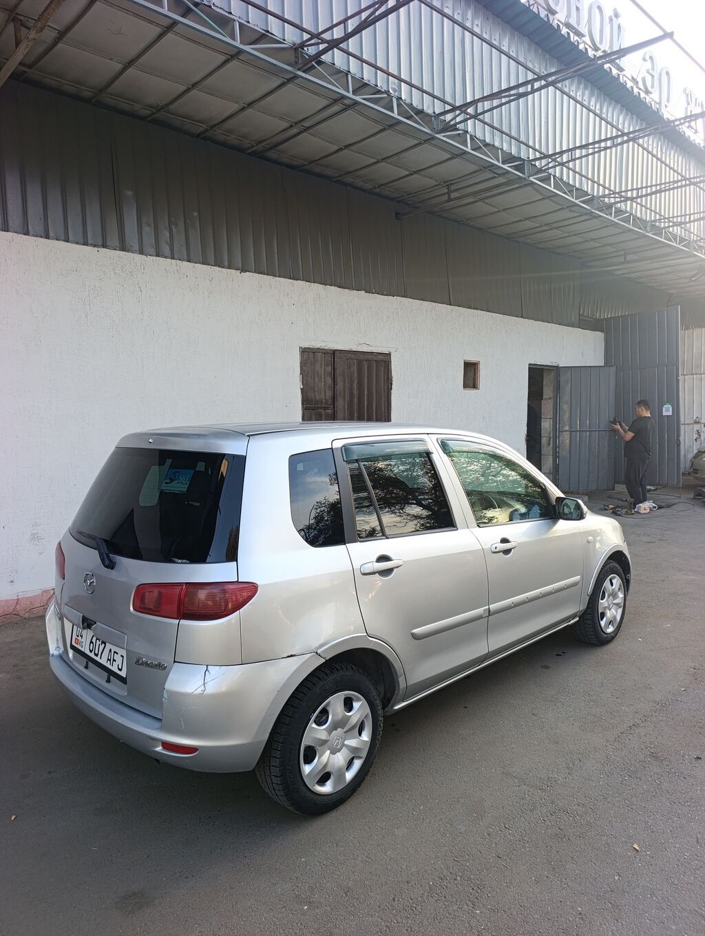 Mazda Demio: 2003 г., 1.3 л, Автомат, Бензин, Хэтчбэк: фото 3