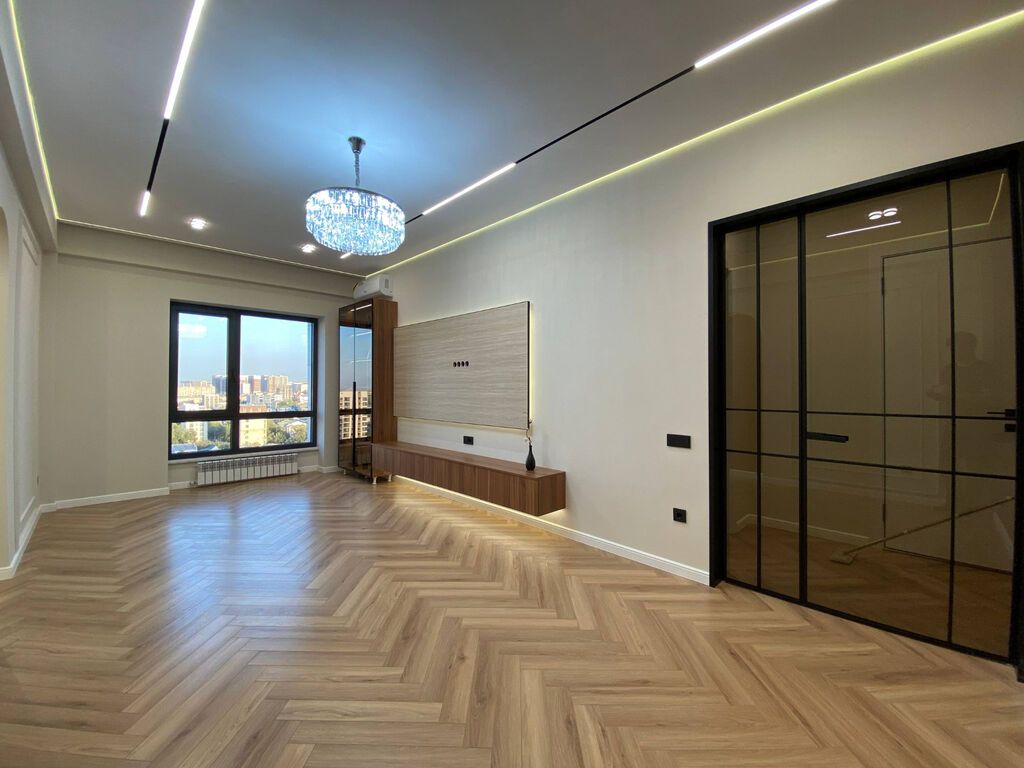 2 комнаты, 80 м², Юг-2 мкр Элитка, 14 этаж, Дизайнерский ремонт: фото 1