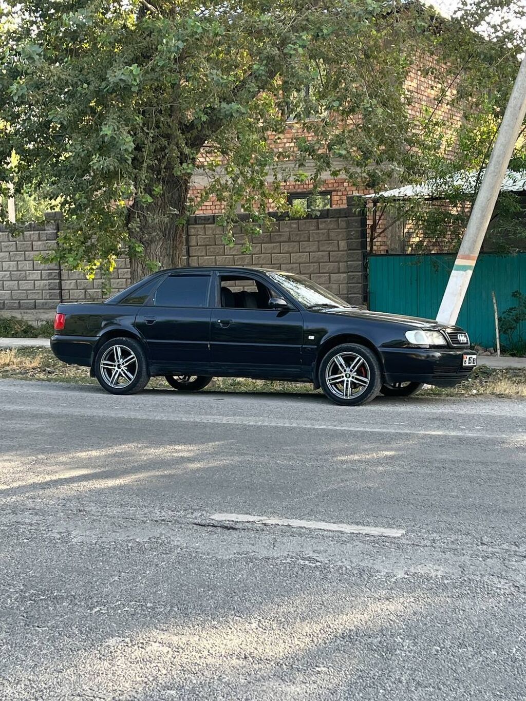Audi 100: 1994 г., 2 л, Механика, Бензин, Седан: фото 3