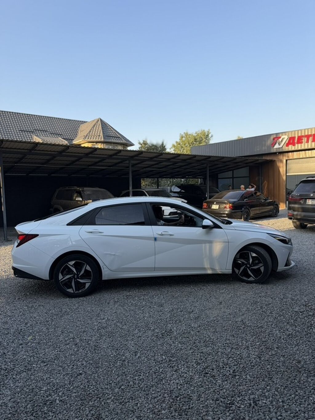Hyundai Elantra: 2022 г., 1.6 л, Автомат, Гибрид, Седан: фото 3