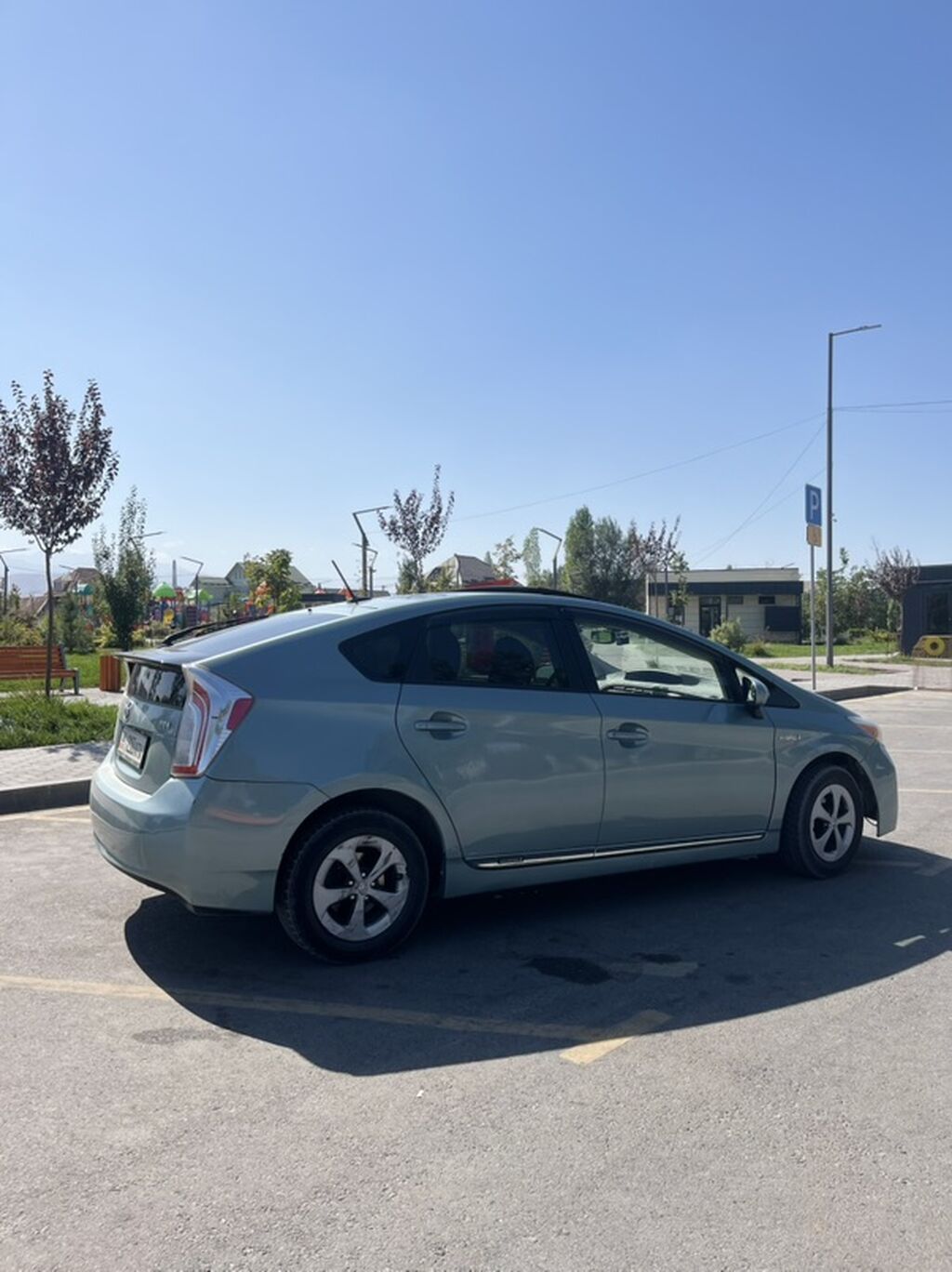 Toyota Prius: 2012 г., 1.8 л, Робот, Гибрид, Хэтчбэк: фото 4