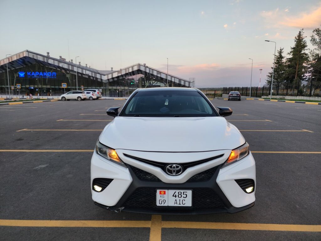 Toyota Camry: 2018 г., 2.5 л, Автомат, Бензин, Седан: фото 2