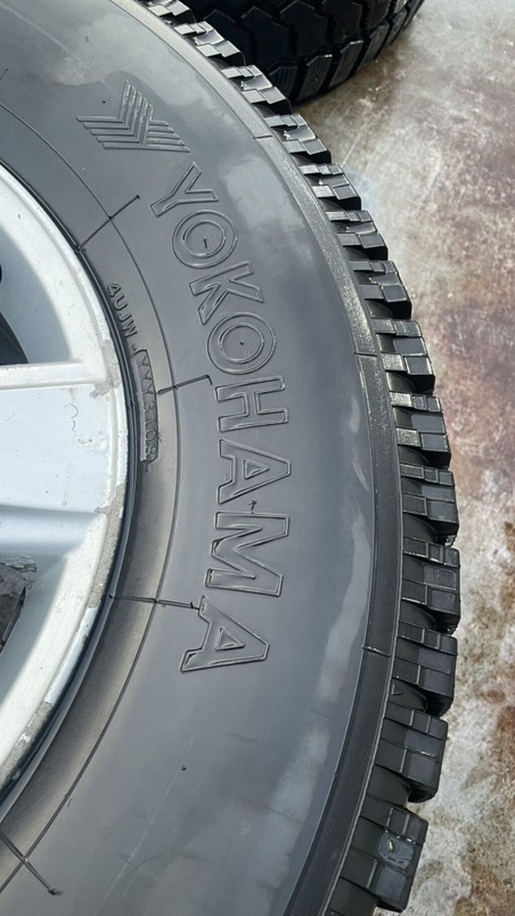 Комплект зимних шин с шипами на дисках - Шины Yokohama iceGUARD STUD: фото 6