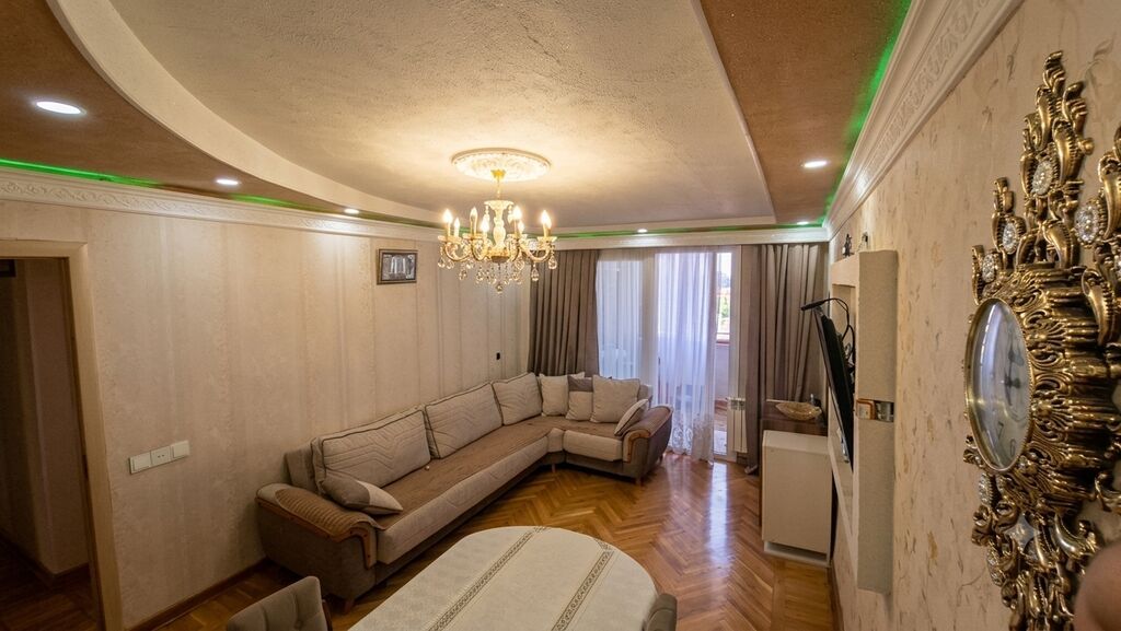Gəncə, 3 otaqlı, Köhnə tikili, 68 kv. m