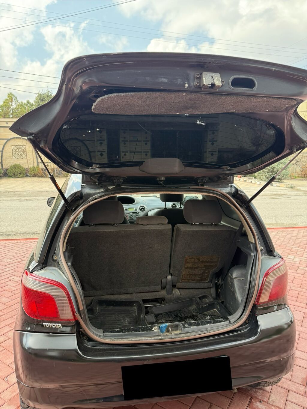 Toyota Yaris: 1999 г., 1 л, Механика, Бензин — фото 8