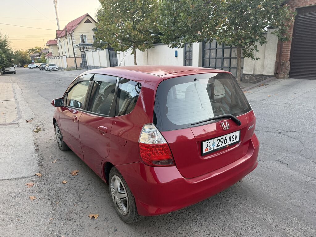 Honda Fit: 2005 г., 1.4 л, Автомат, Газ, Хэтчбэк: фото 6