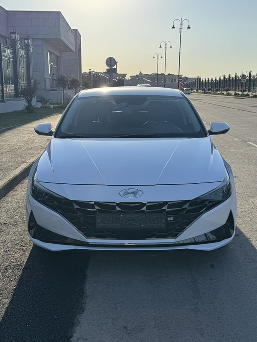 Hyundai Avante: 2021 г., 1.6 л, Робот, Гибрид, Седан: фото 2