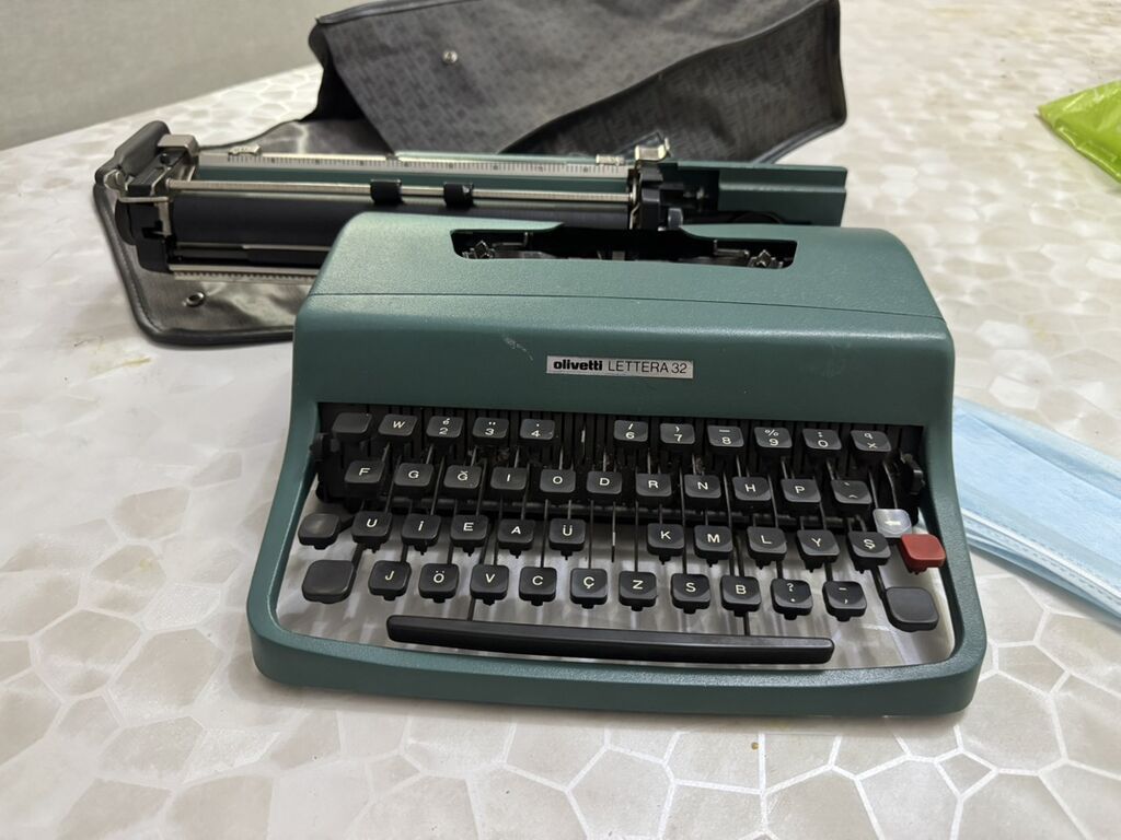 Портативная печатная машинка Olivetti Lettera 32 - Классическая: фото 2