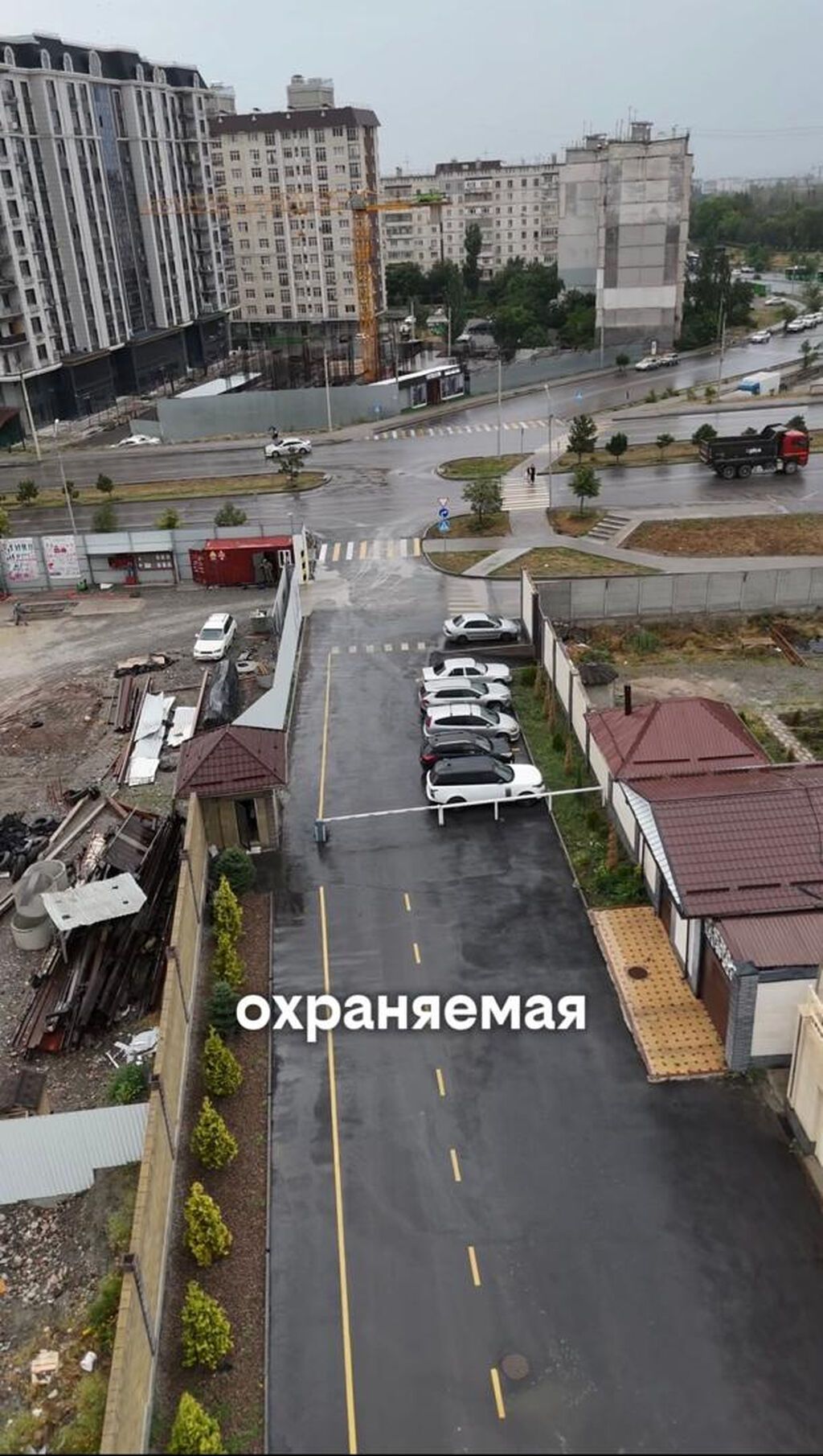 Продается просторный таунхаус в закрытом городке «Мехлесхоз», напротив: фото 3