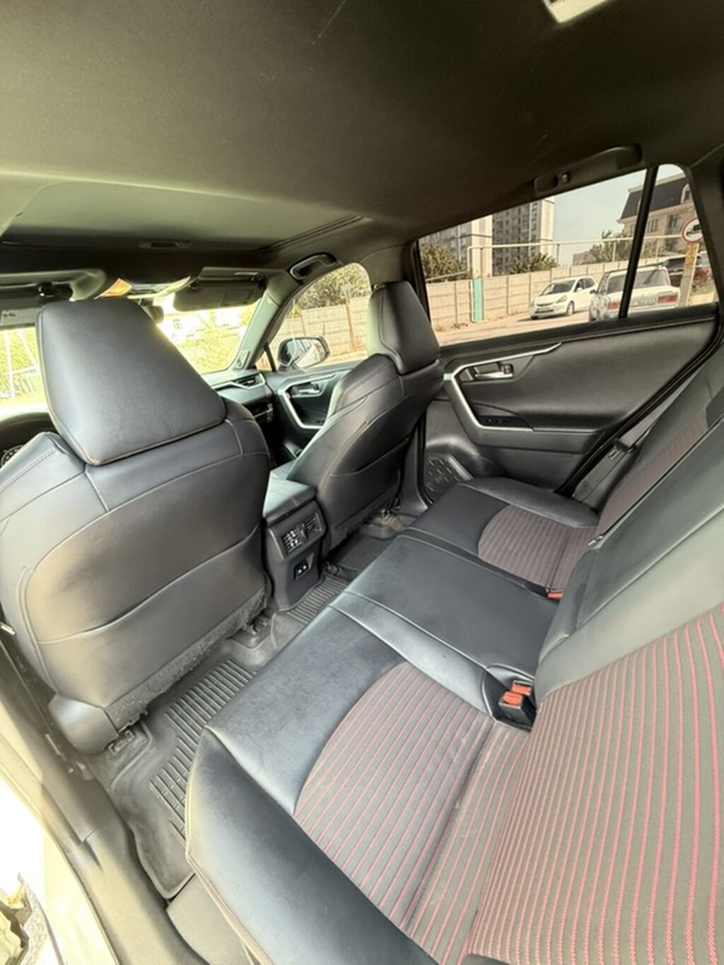 Toyota RAV4: 2021 г., 2.5 л, Вариатор, Гибрид, Кроссовер: фото 6