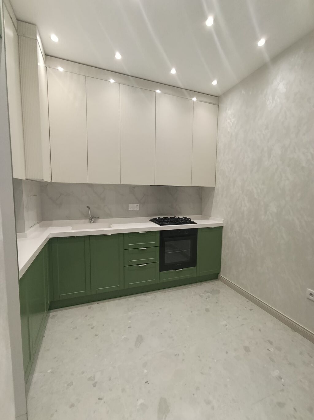 3 otaqlı, Yeni tikili, m. 8 Noyabr, 89 kv. m