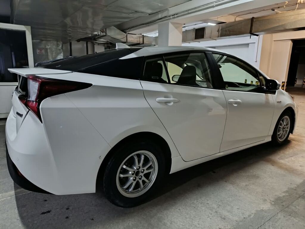 Toyota Prius: 2021 г., 1.8 л, Автомат, Гибрид, Хэтчбэк: фото 3