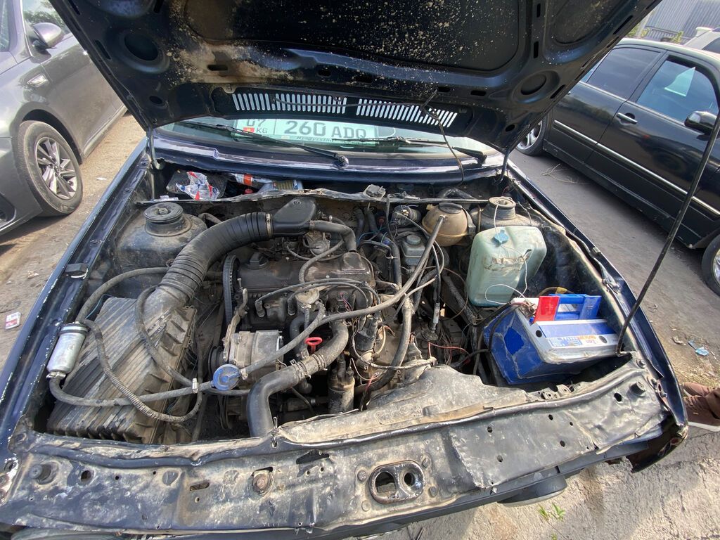 Volkswagen Golf: 1990 г., 1.8 л, Механика, Бензин, Хэтчбэк: фото 3