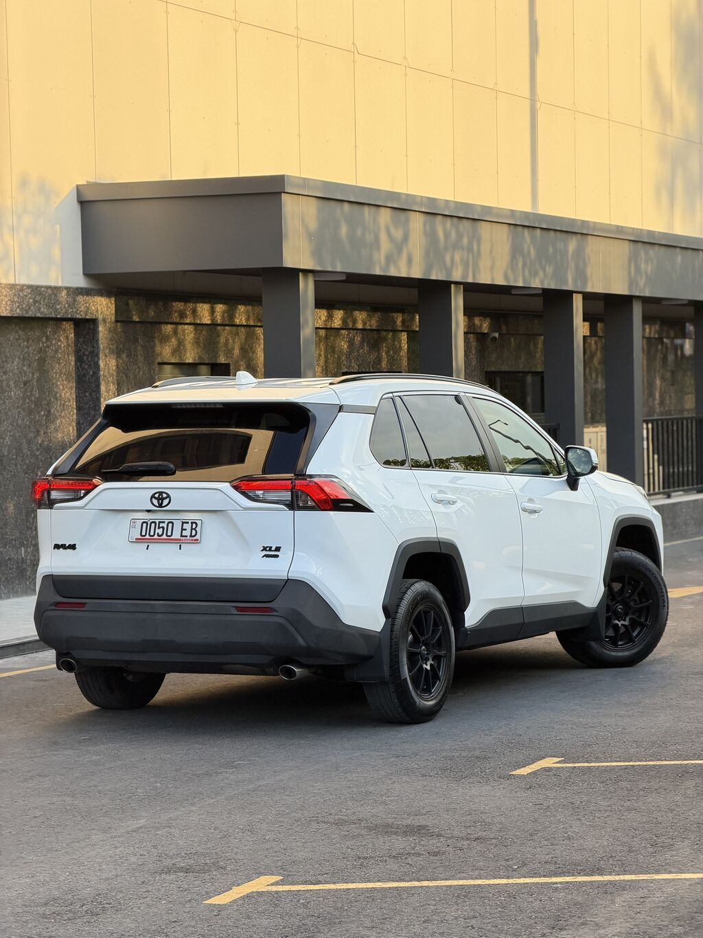 Toyota RAV4: 2020 г., 2.5 л, Автомат, Бензин, Кроссовер: фото 2
