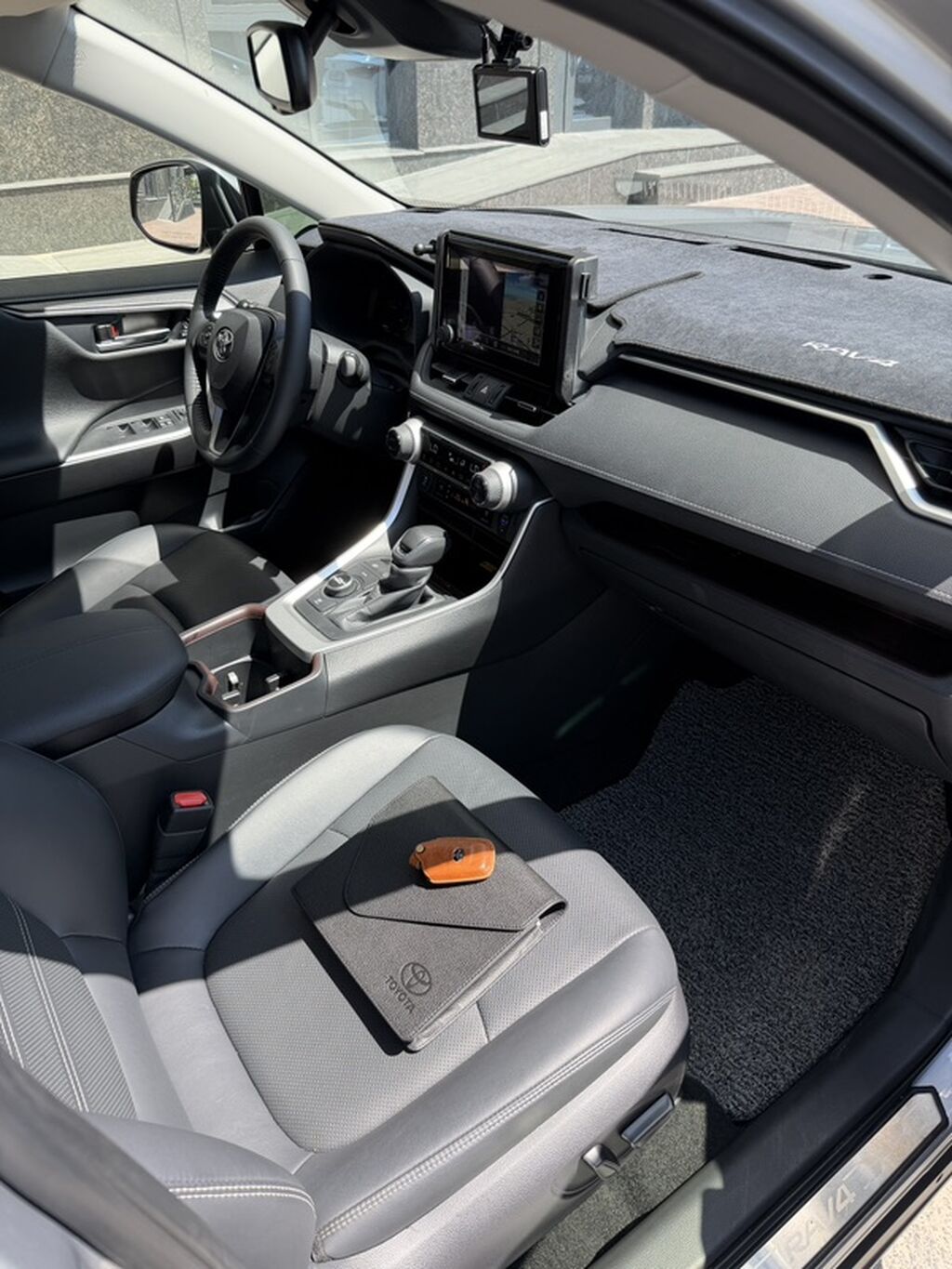 Toyota RAV4: 2023 г., 2.5 л, Автомат, Гибрид, Кроссовер: фото 6