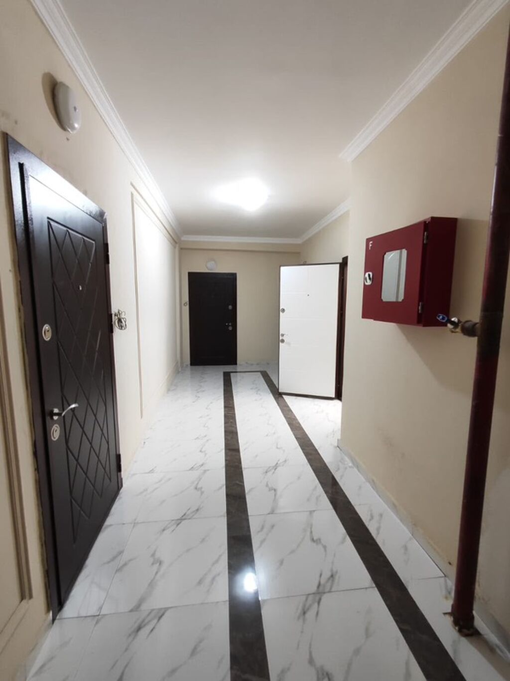 Yeni Yasamal, Jasmin Parkda yerleşan menzilimi satiram. 73 kv.m ümumi