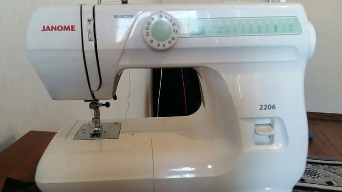 электрическая швейная машинка