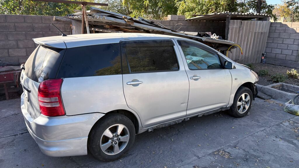 Toyota Wish, серебристый минивэн 5‑дверный (правый руль). Семиместный: фото 3