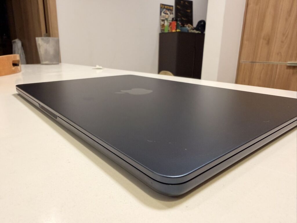 Apple MacBook (серия Air нового дизайна), цвет Midnight (темно‑синий): фото 2