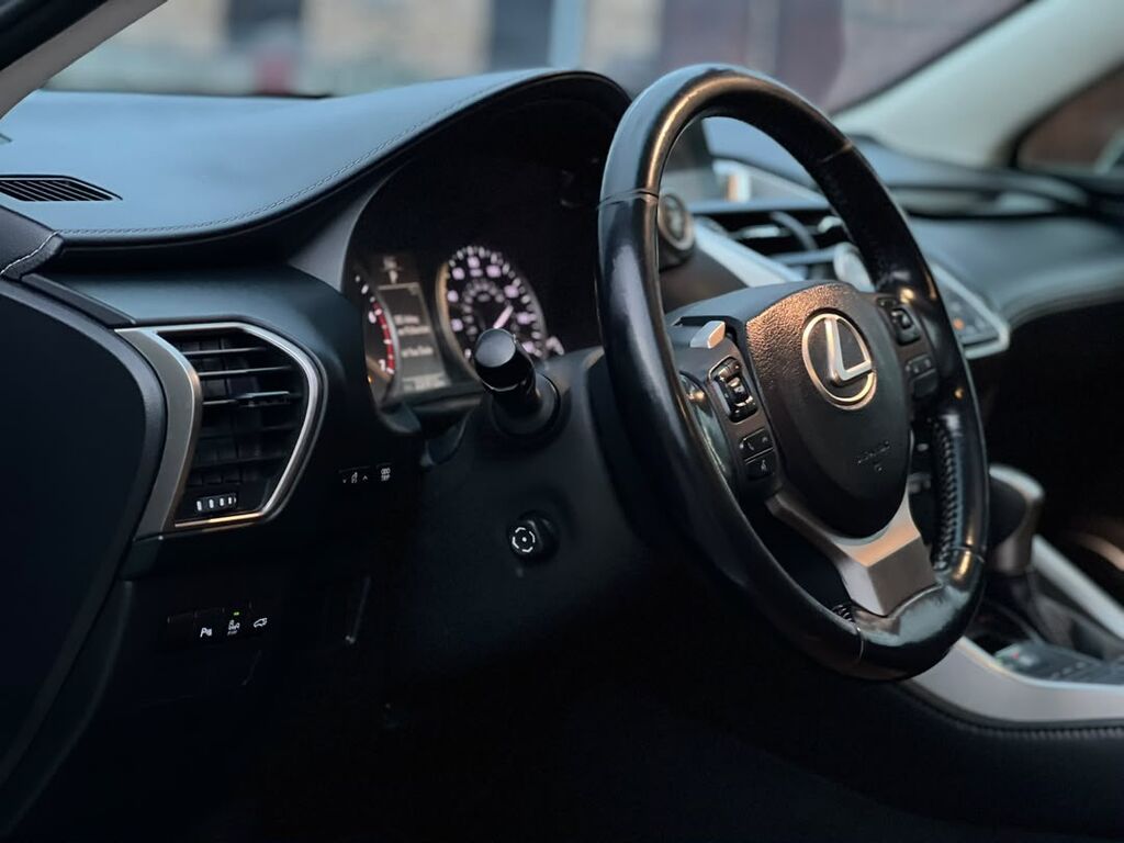 Lexus NX: 2015 г., 2 л, Автомат, Бензин, Кроссовер: фото 8