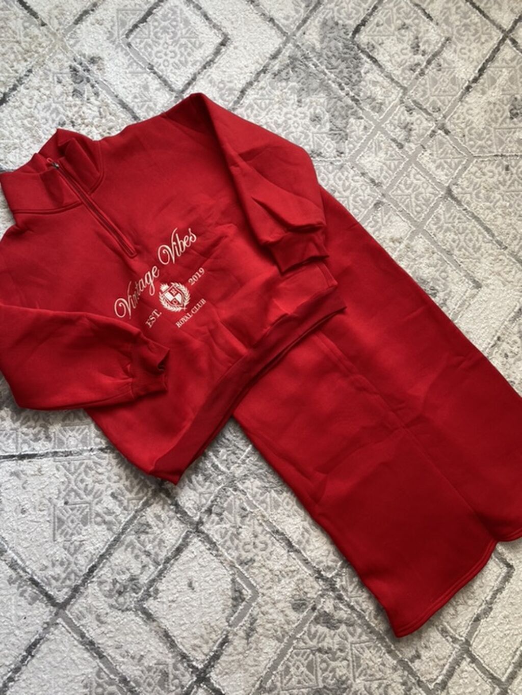 Продам женский костюм: свитшот и юбка, красный: фото 3