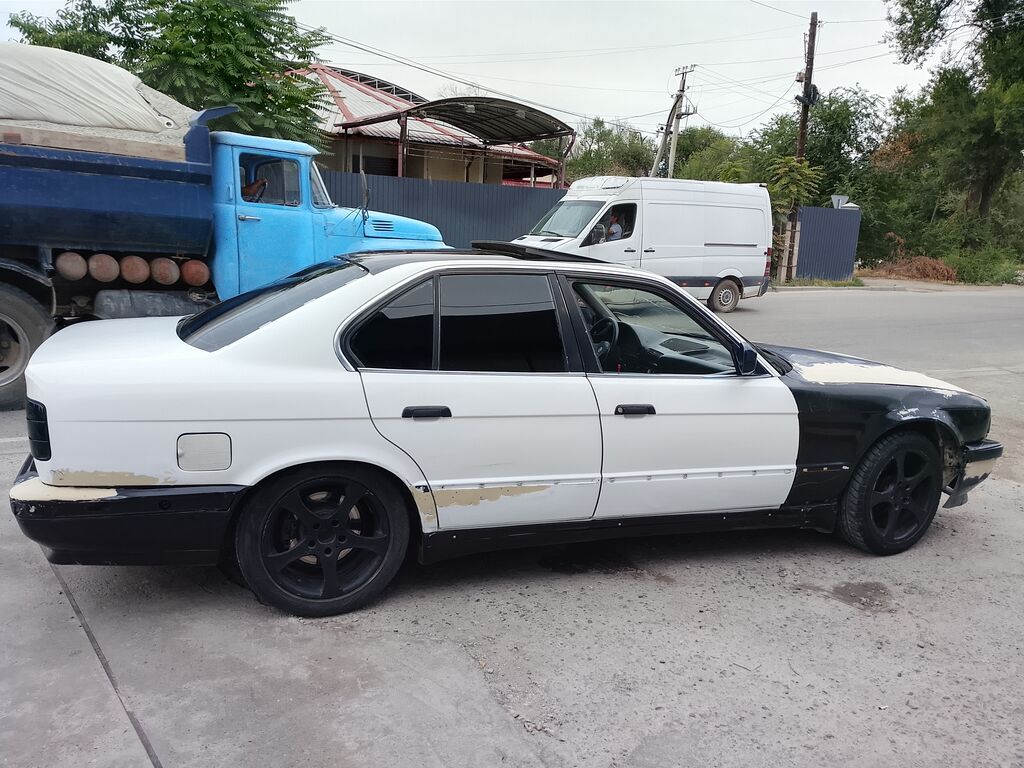 BMW 525: 1990 г., 2.5 л, Механика, Бензин, Седан: фото 3