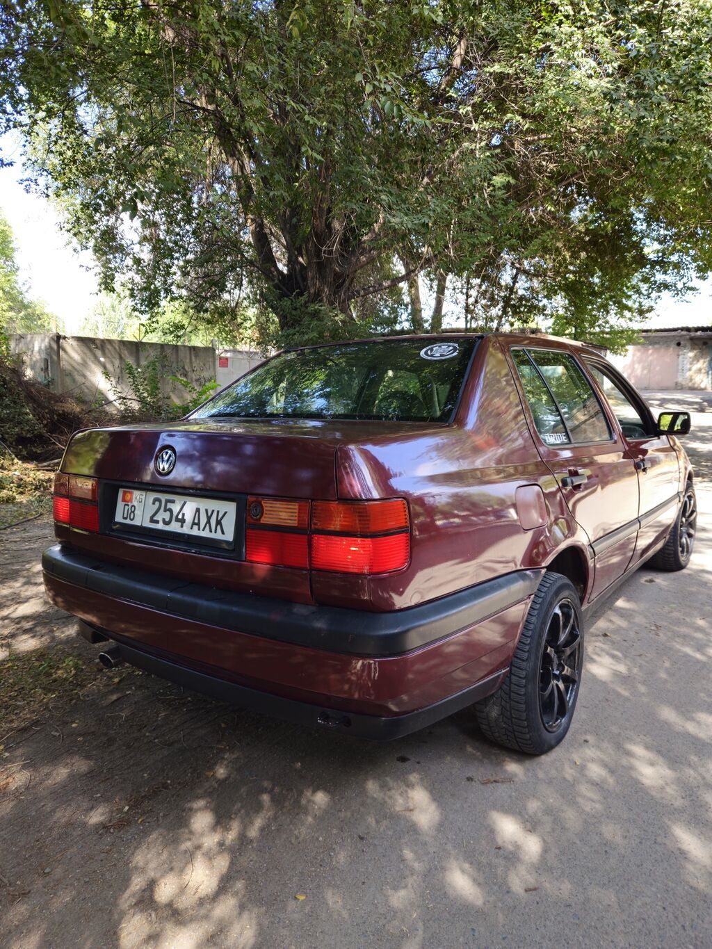 Volkswagen Vento: 1992 г., 1.8 л, Механика, Бензин, Седан: фото 4