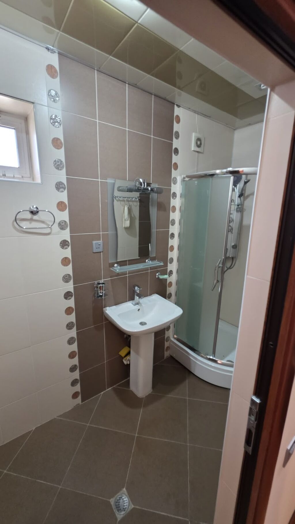 🏡 Satılır — 6 sotda 6 otaqlı ev 📐 Sahə: 124 m² 🌳 Torpaq sahəsi: 6 sot