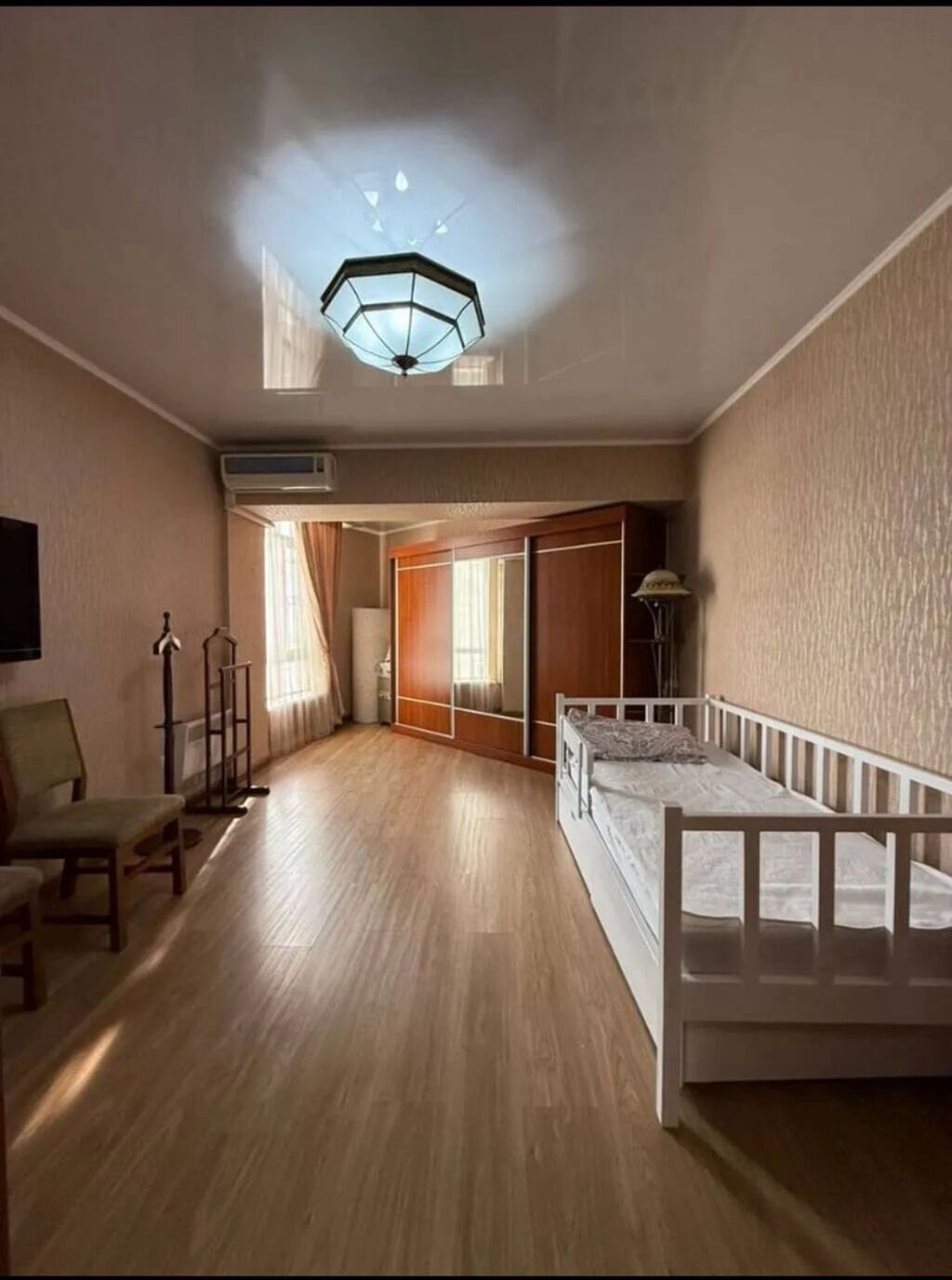 3 комнаты, 140 м², Золотой квадрат Элитка, 11 этаж, Дизайнерский ремонт: фото 3