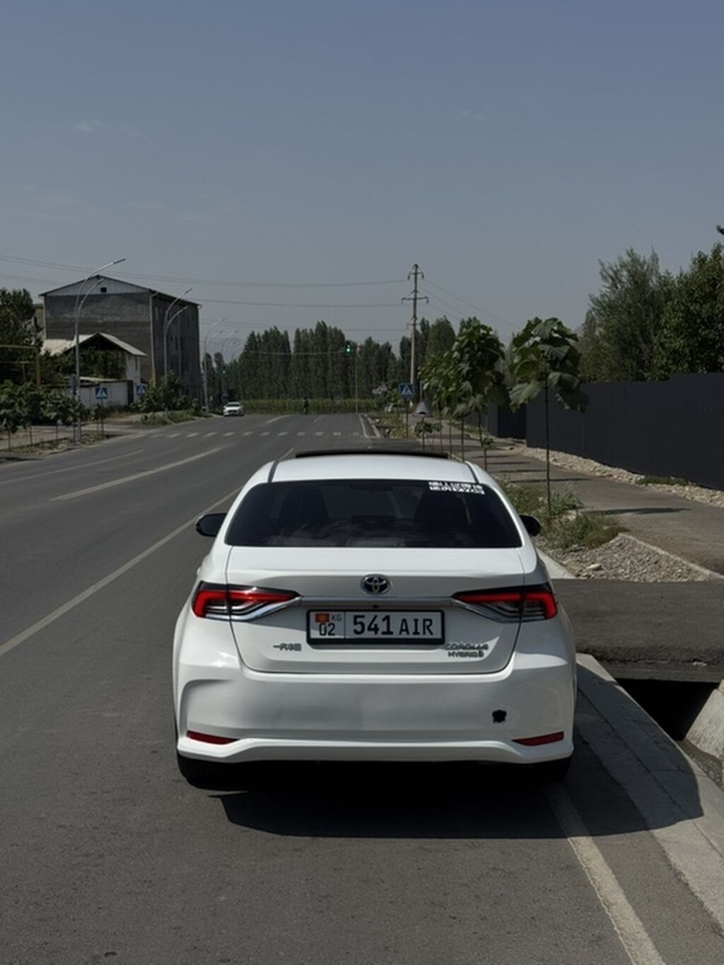 Toyota Corolla: 2021 г., 1.8 л, Автомат, Гибрид, Седан: фото 3