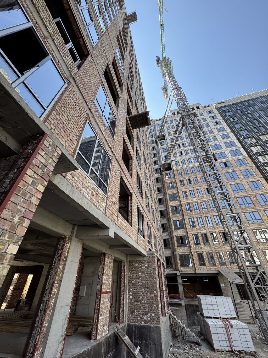 3 комнаты, 73 м², Тунгуч мкр Элитка, 8 этаж, ПСО (под самоотделку)