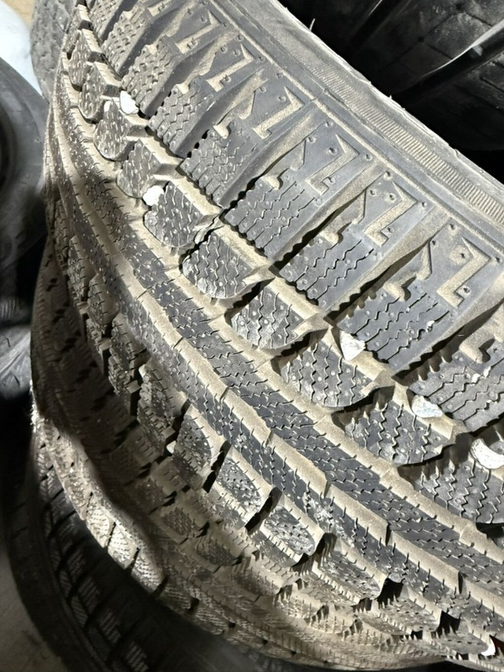 Зимние шины (набор из 4 шт.) - Размер: 215/55 R18 - Модель: Champiro: фото 2
