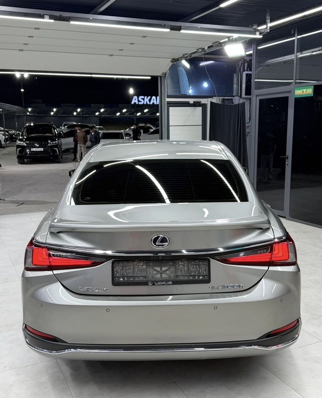 Lexus ES: 2018 г., 2.5 л, Автомат, Гибрид, Седан: фото 2