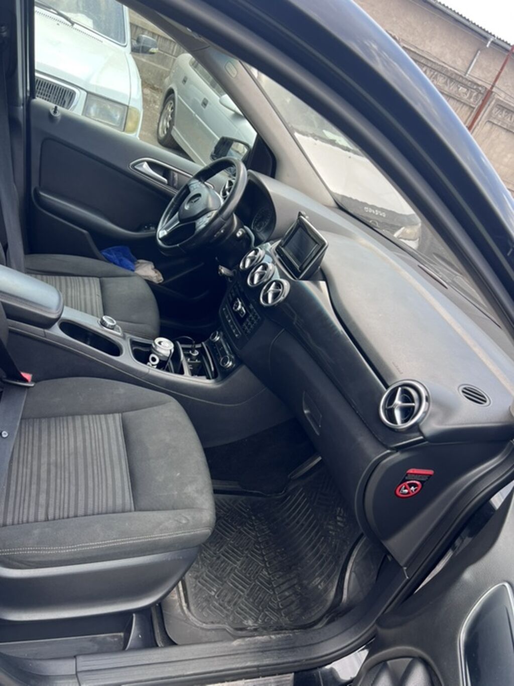 Mercedes-Benz B-Class: 2012 г., Автомат, Бензин, Хэтчбэк: фото 3