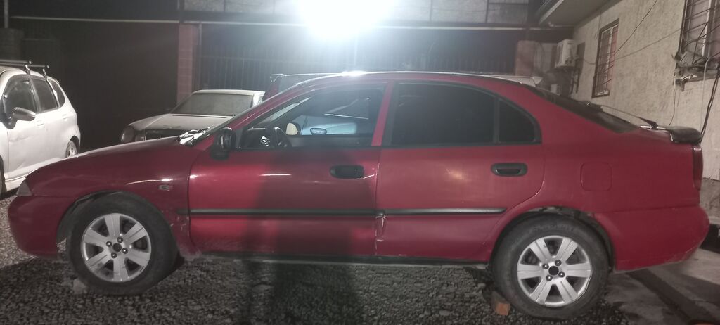 Mitsubishi Carisma: 1998 г., 1.6 л, Механика, Бензин, Седан: фото 2