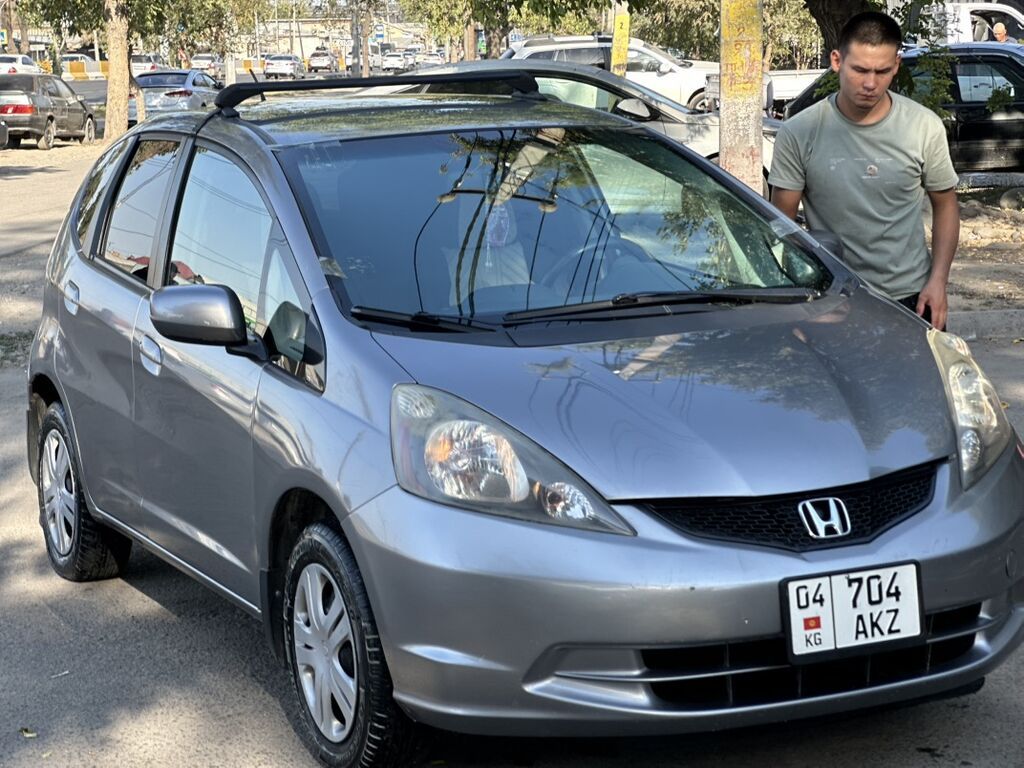Honda Fit: 2009 г., 1.5 л, Автомат, Бензин, Хэтчбэк: фото 4