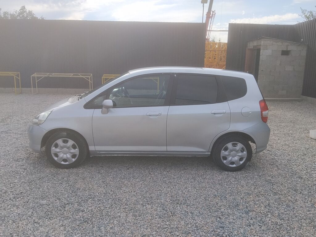 Honda Fit: 2001 г., 1.3 л, Автомат, Бензин, Хэтчбэк: фото 4