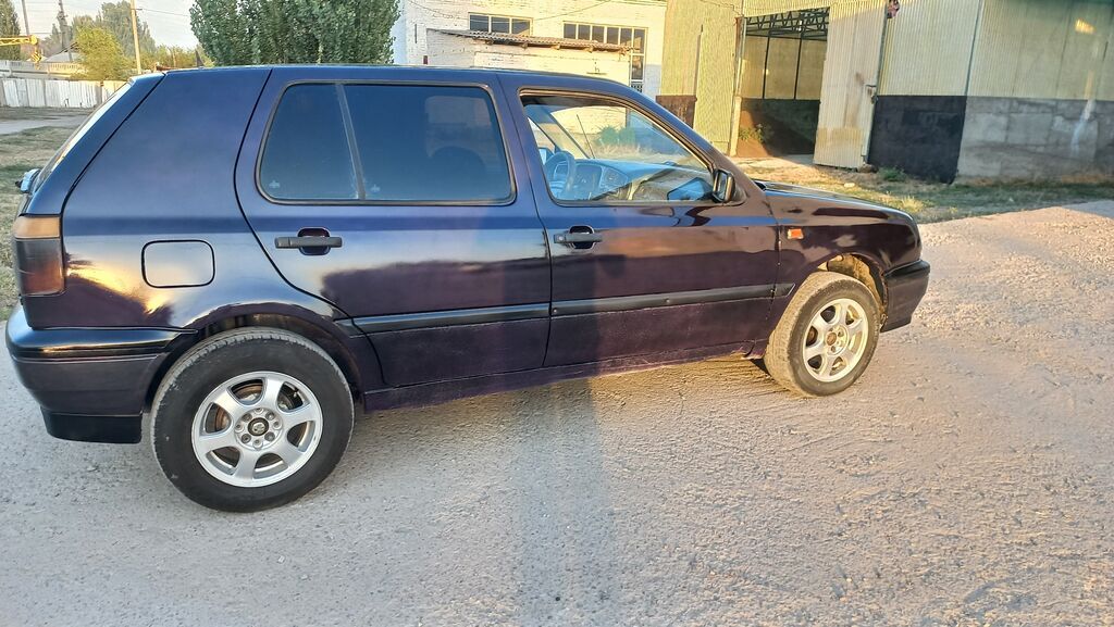 Volkswagen Golf: 1992 г., 1.8 л, Механика, Бензин, Хэтчбэк: фото 6