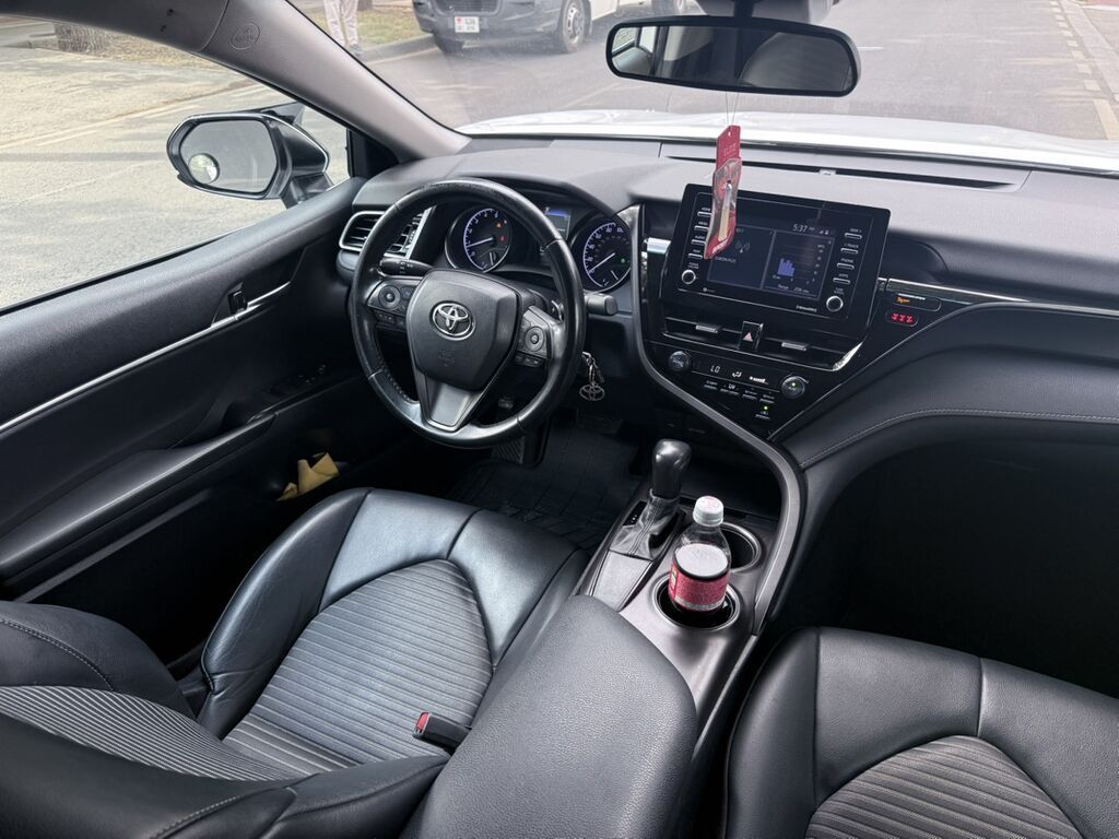 Toyota Camry: 2021 г., 2.5 л, Автомат, Бензин, Седан: фото 4