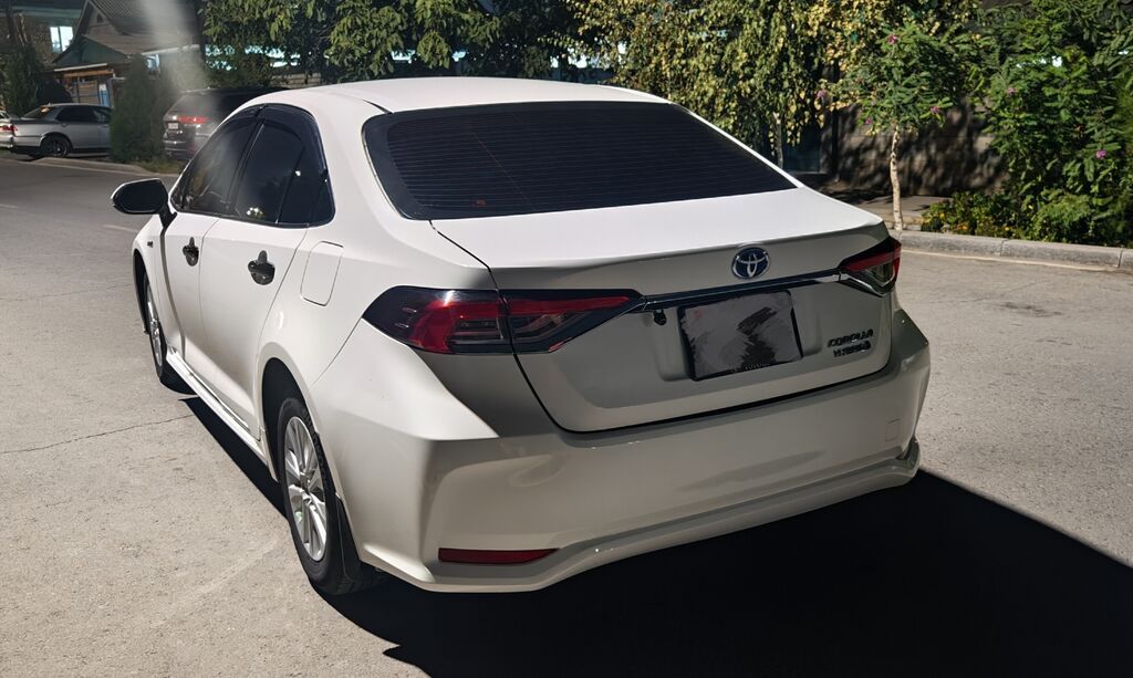 Toyota Corolla: 2021 г., 1.8 л, Вариатор, Гибрид, Седан: фото 3