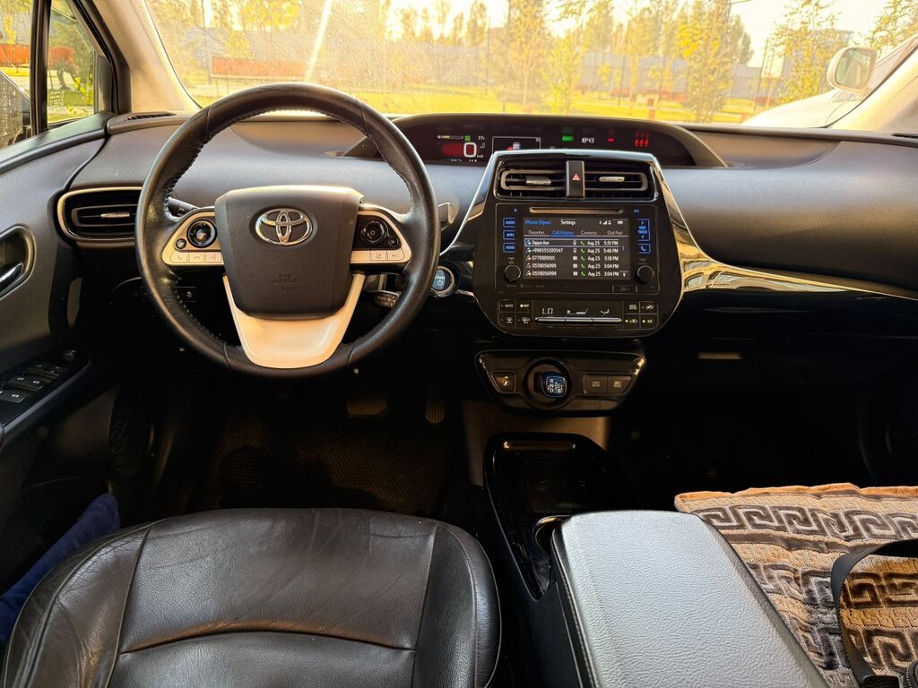 Toyota Prius: 2017 г., 1.8 л, Вариатор, Гибрид, Хэтчбэк: фото 4