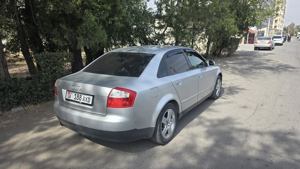 Audi A4: 2002 г., 2 л, Механика, Бензин, Седан: фото 4