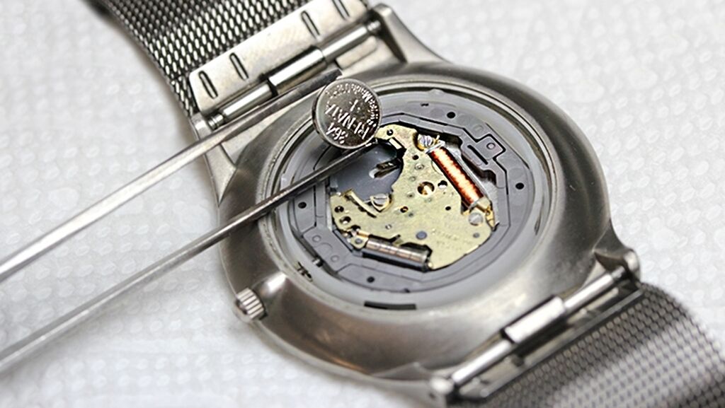 Watch battery. Watch Battery Replacement. Watch Repair. Часы service. WR watches Battery Replacement.