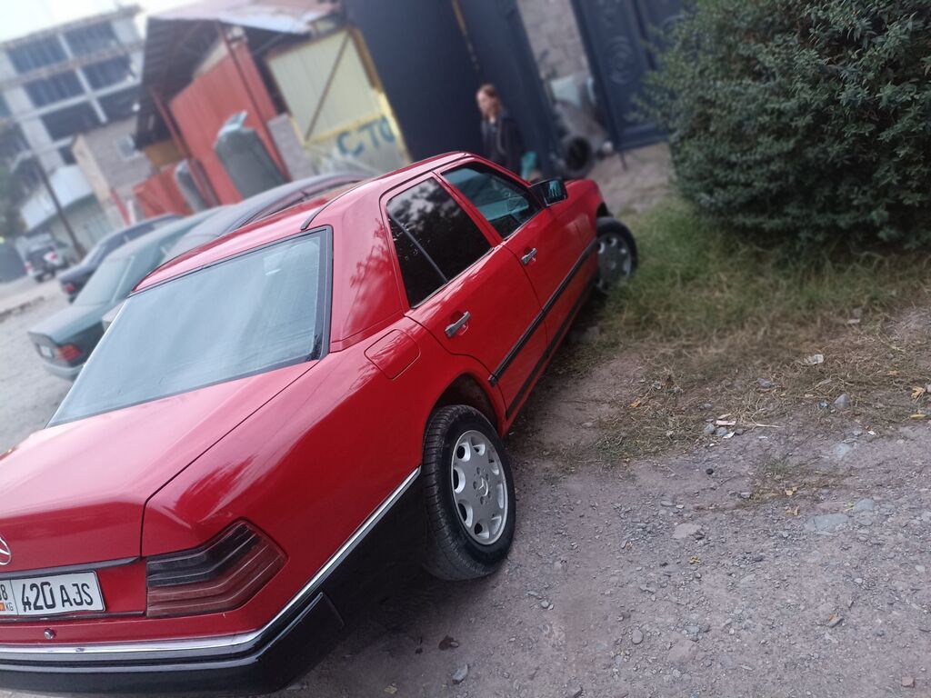 Mercedes-Benz W124: 1988 г., Механика, Седан: фото 4