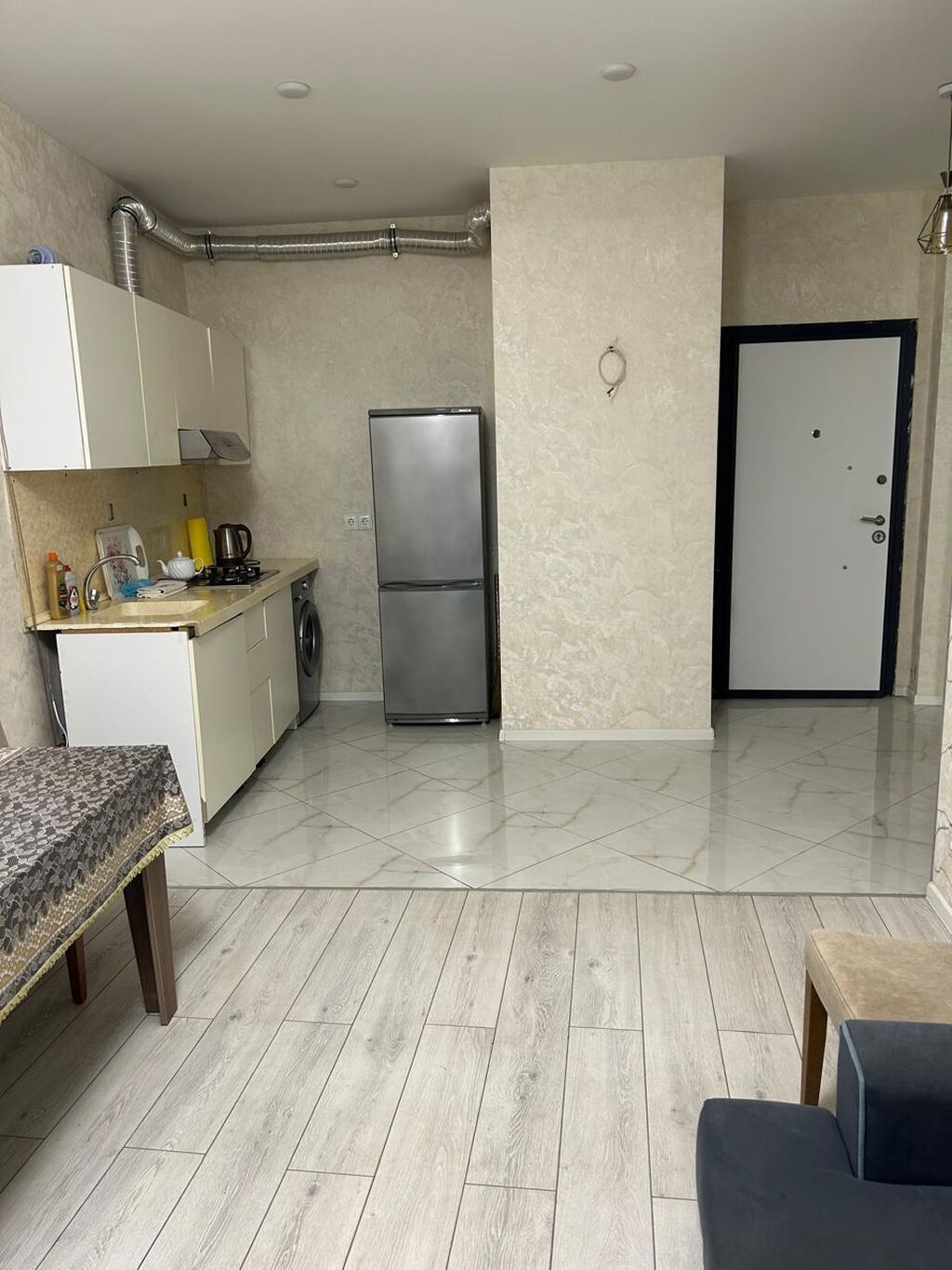 Satılır/kirayə verilir: Studia tipli mənzil – açıq mətbəxli zal və